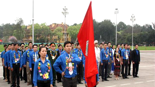 Lễ báo công, dâng Bác.